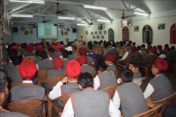 Dr Varinderpal Singh, educating students about how gurbani helps us in living truthfully
