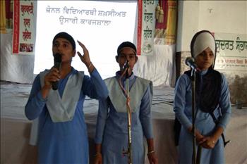 Students singing the motivational song from Sikh history.