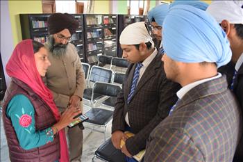 Dr.Simarjit Kaur, Agronomist, Punjab Agricultural University, Ludhiana discussing the use of Gurbani based mobile applications