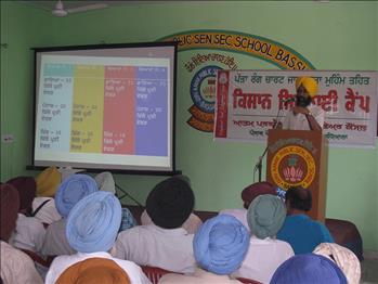 Dr. Varinderpal Singh putting forward the precautions regarding use of Nitrogen based fertilizers.