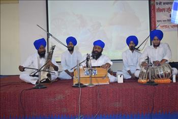 Students of Bhagat Puran Singh Adarsh Public School, Pingalwara, Manawala, Sri Amritsar reciting the Gurbani Kirtan