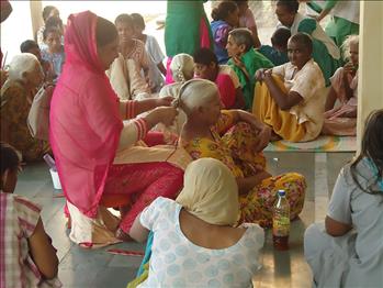Delegates enjoying the sewa session in different wards of Pingalwara.