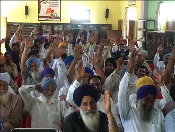 Farmers affirmed their commitment by raising hands in support.