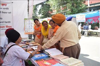 Parents taking keen interest in Atam Pargas Publications.