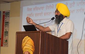Dr. Varinderpal Singh, Chairman, Atam Pargas and Senior Soil Scientist, PAU delivering the key lecture “Let us do it together”