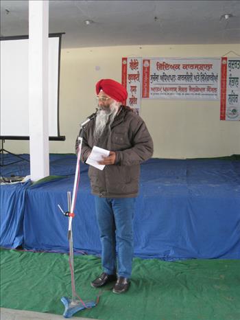 Mr. Sarbjeet Singh, Assistant Librarian, Guru Hargobind Public Sen. Sec. School, Sidhwan reciting a poem during workshop