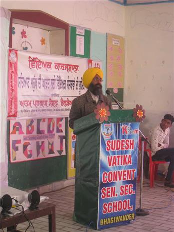 Dr. Varinderpal Singh addressing the audience.
