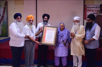Guru Nanak Public School, Bassian, Ludhiana receiving the Atam Pargas Best School Award from Atam Pargas Members