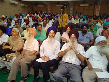 The dignitaries absorbed in the key lecture presented by Dr. Varinderpal Singh. 