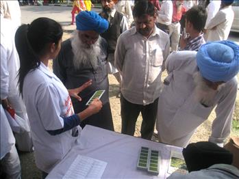 Dr. Harjot Kaur convincing the farmers to avoid excessive use of fertilizer nitrogen with the use of LCC.