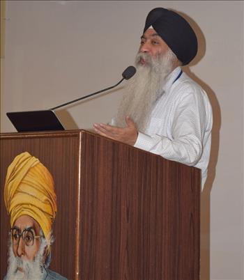 Dr Muktinder Singh, Ludhiana sharing his knowledge with audience regarding Importance of Gurbani in all round personality development