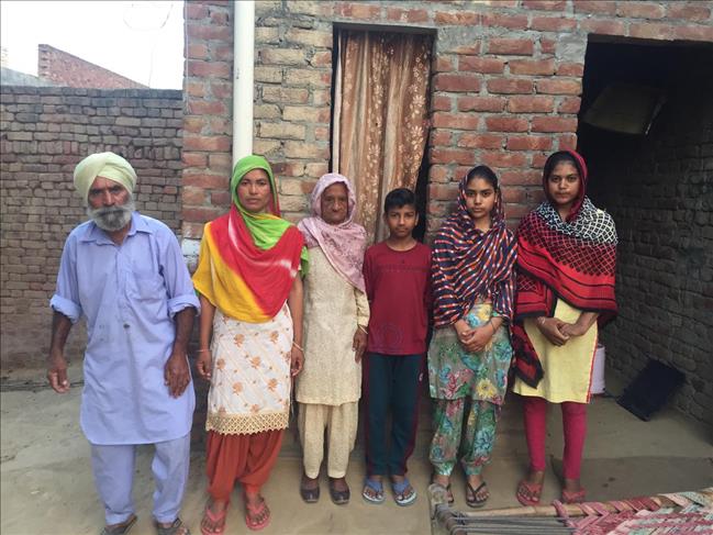 Financial &amp; Moral Support to the Family of S. Satpal Singh, Martyr Farmers Agitation