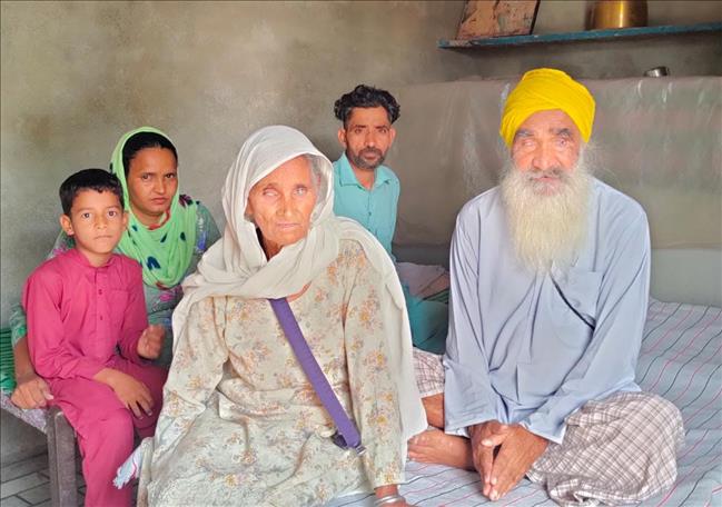 Medical &amp; Moral Support to the Family of S. Babli Singh, Martyr Farmers Agitation